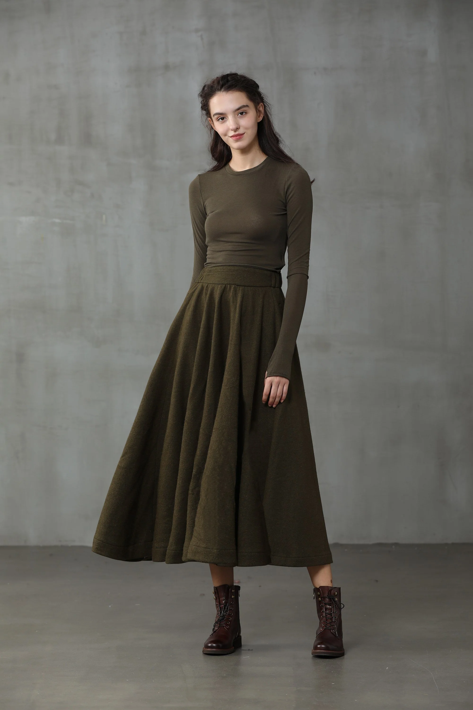 The Soft Lawn 12 | Midi Wool Skirt - Image 3