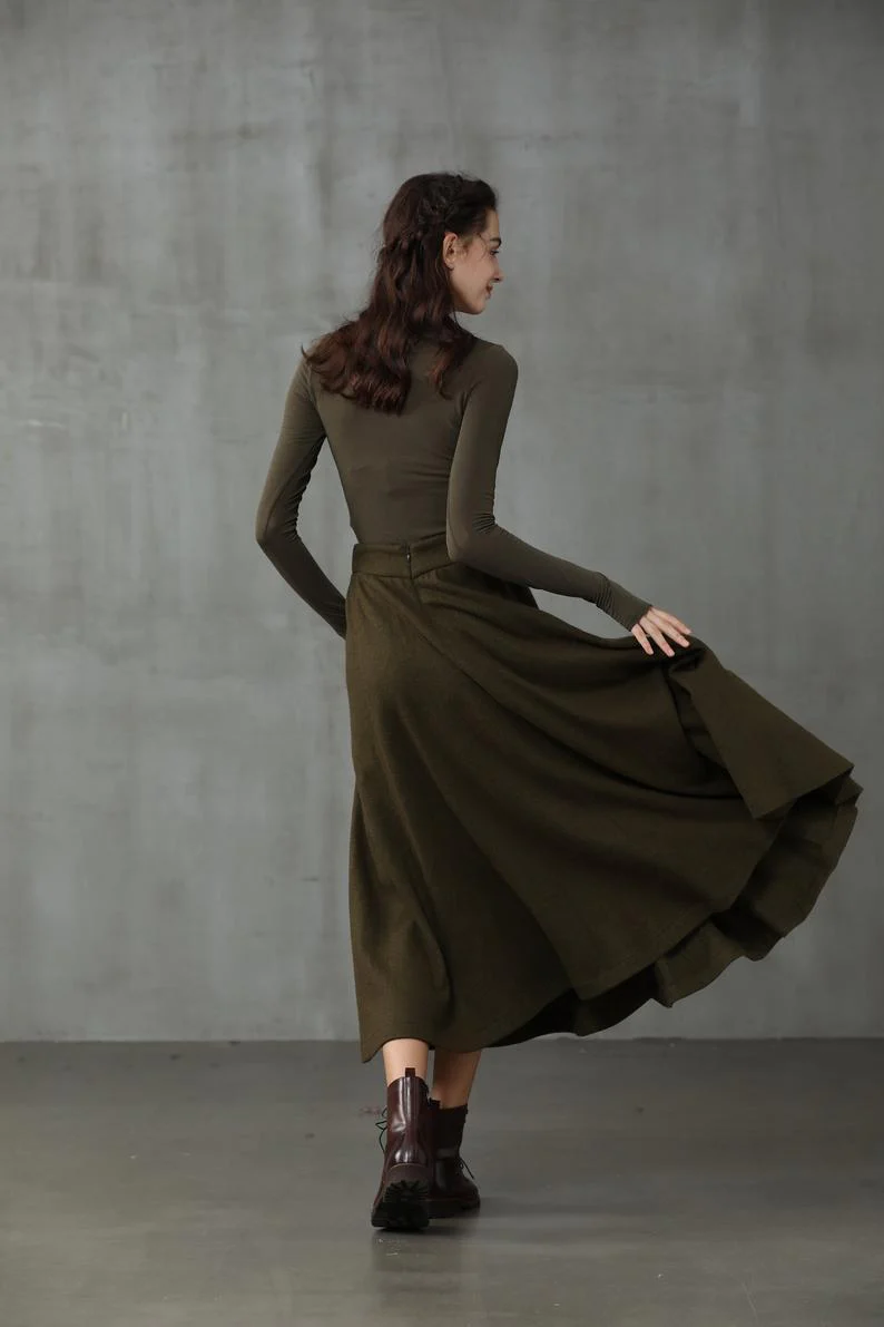 The Soft Lawn 12 | Midi Wool Skirt - Image 4