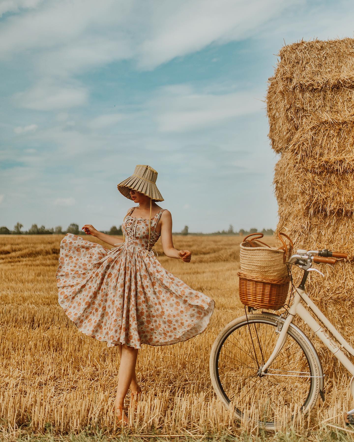 Adelia 17 | lace up daisy linen dress - Image 4