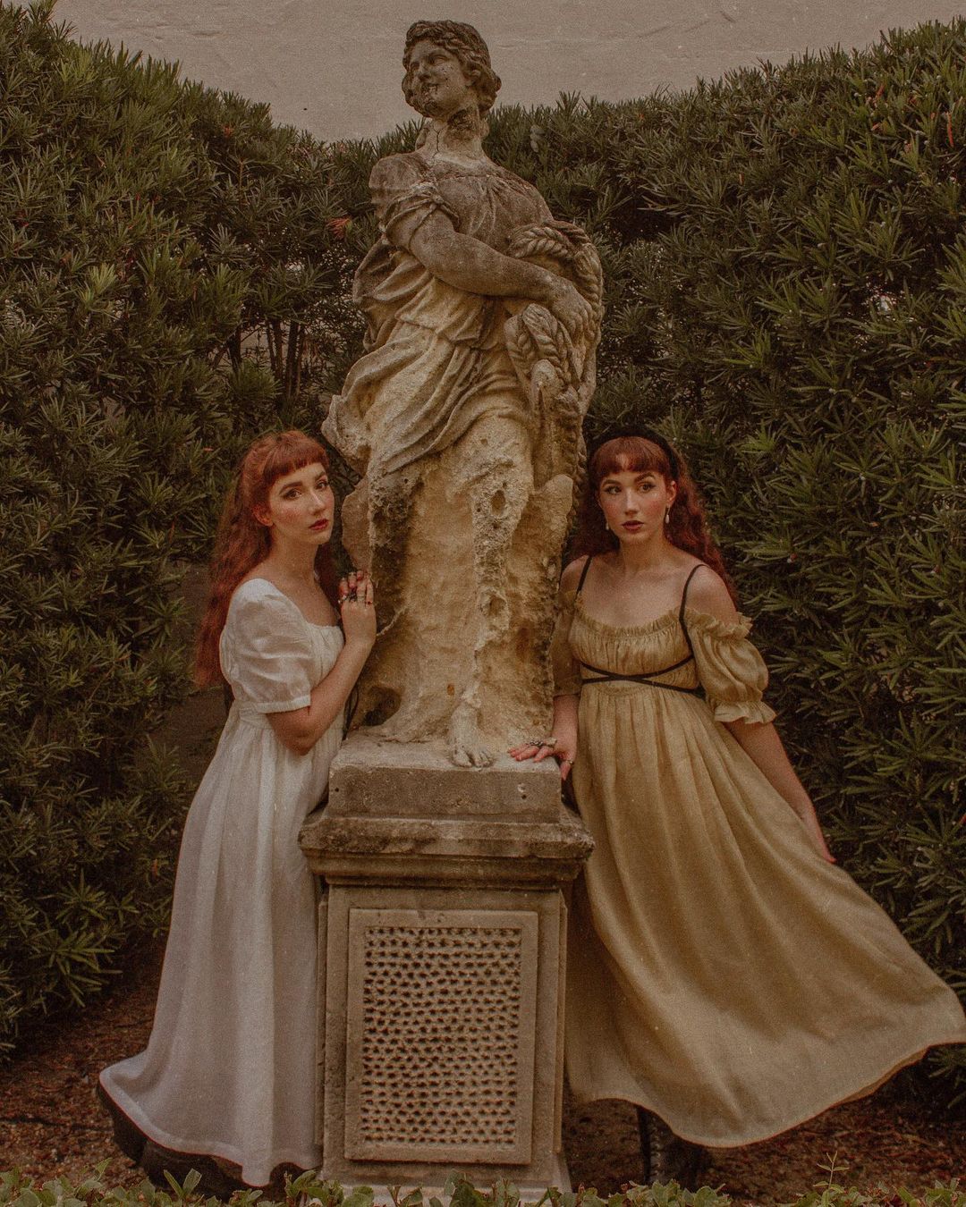 La Luna 11 | old lace linen dress - Image 3