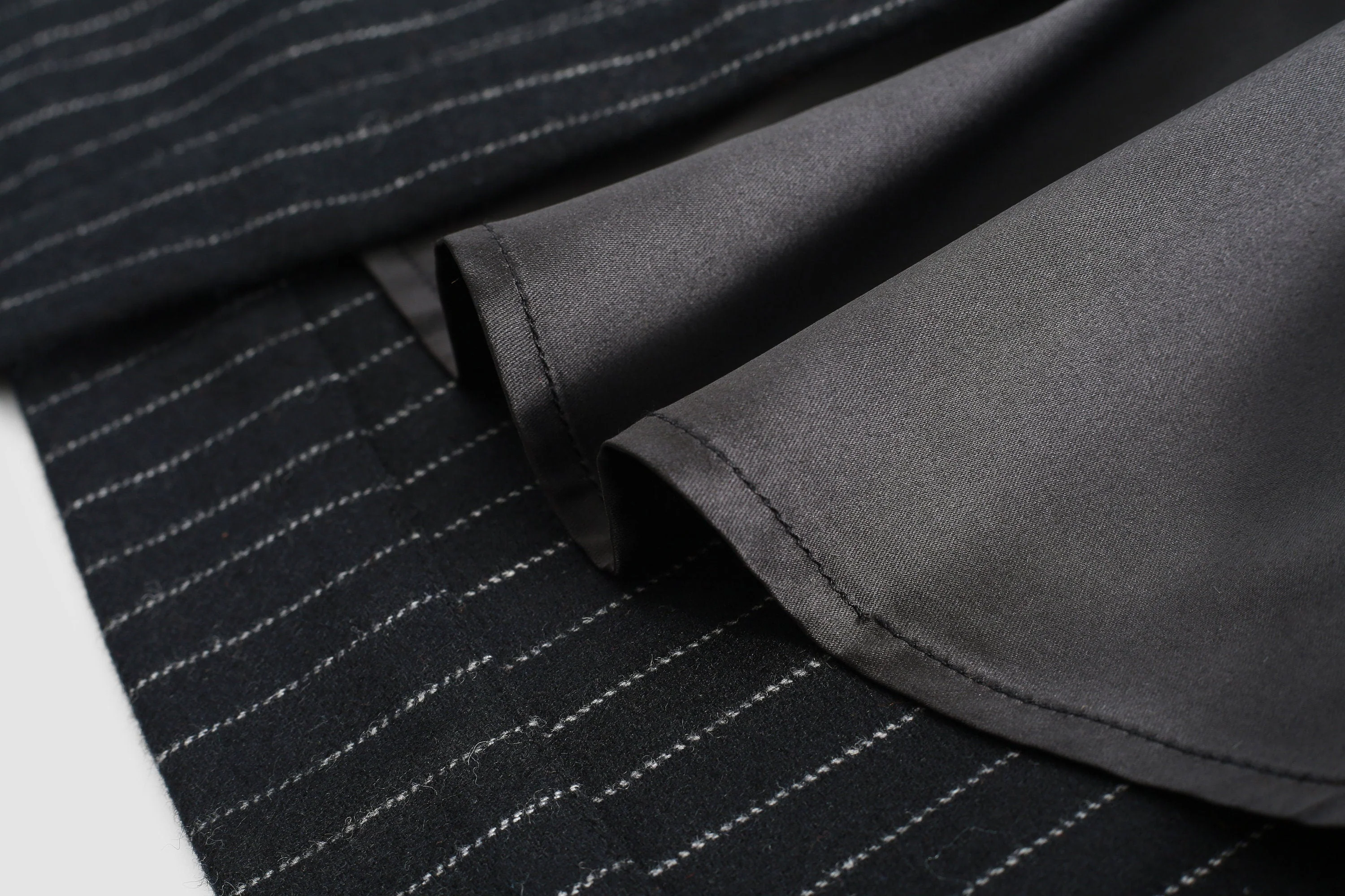 Santal 3 | Striped Wool Skirt in black - Image 13