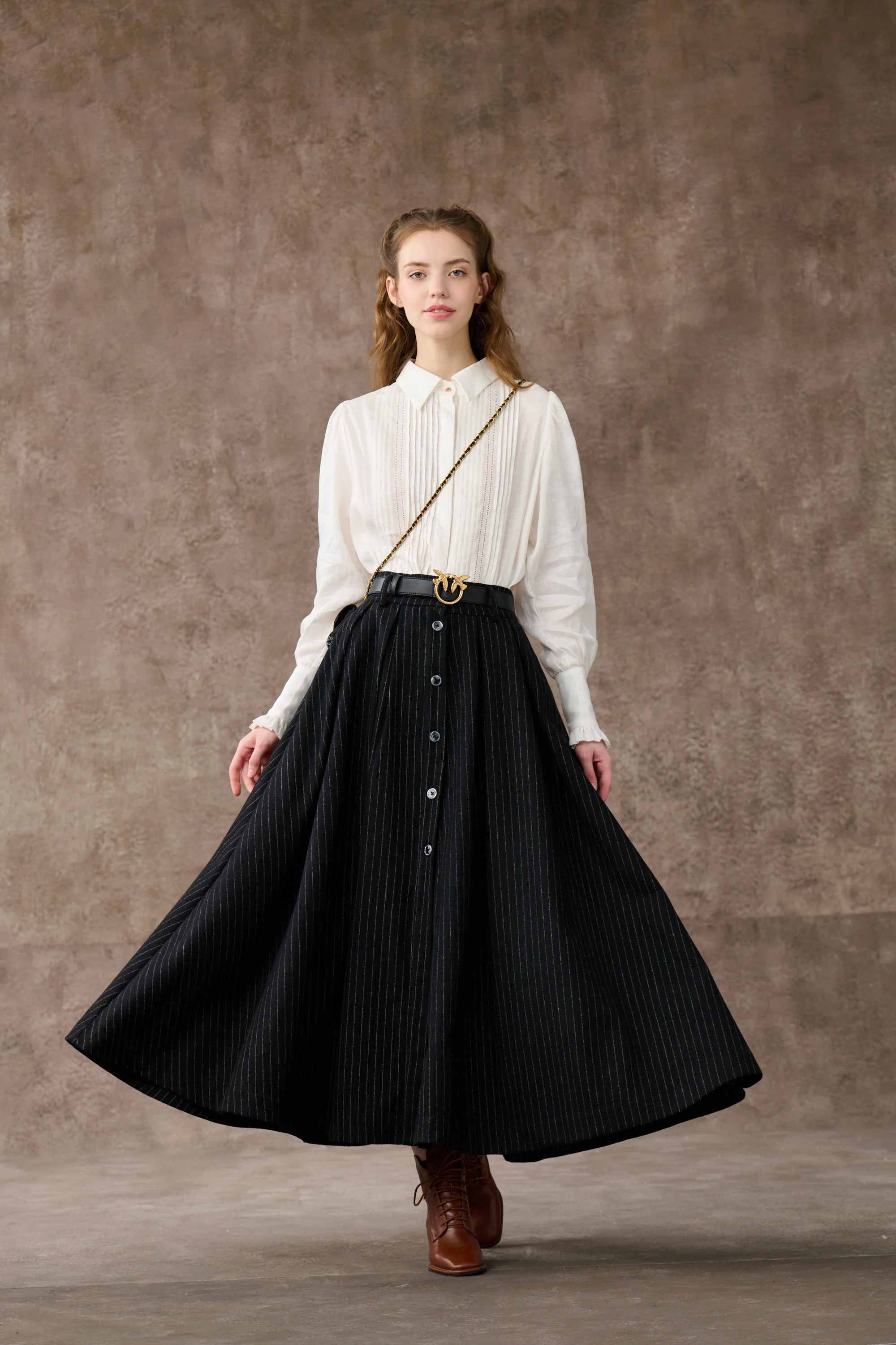 Santal 3 | Striped Wool Skirt in black - Image 5