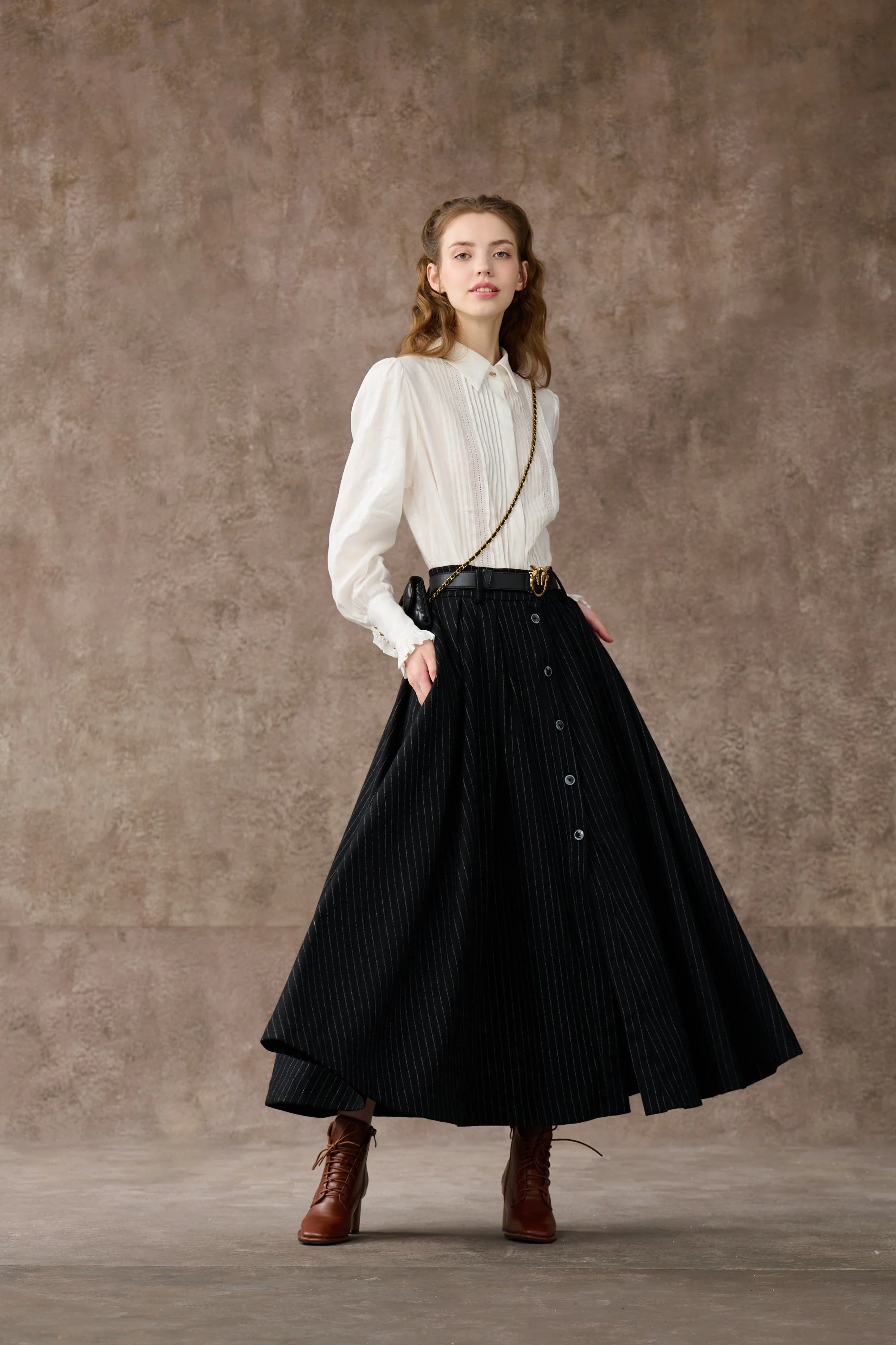 Santal 3 | Striped Wool Skirt in black - Image 6