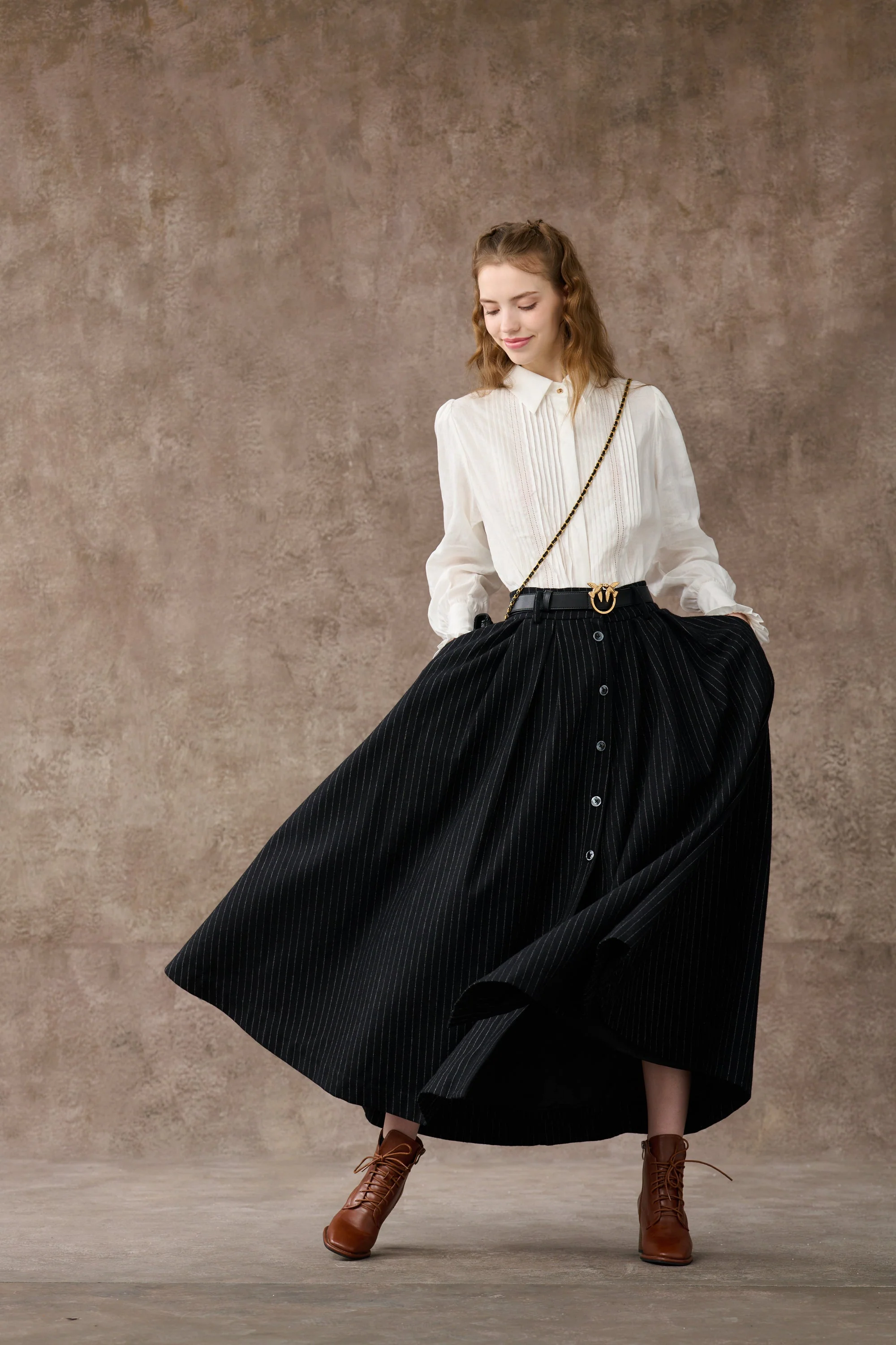 Santal 3 | Striped Wool Skirt in black - Image 7