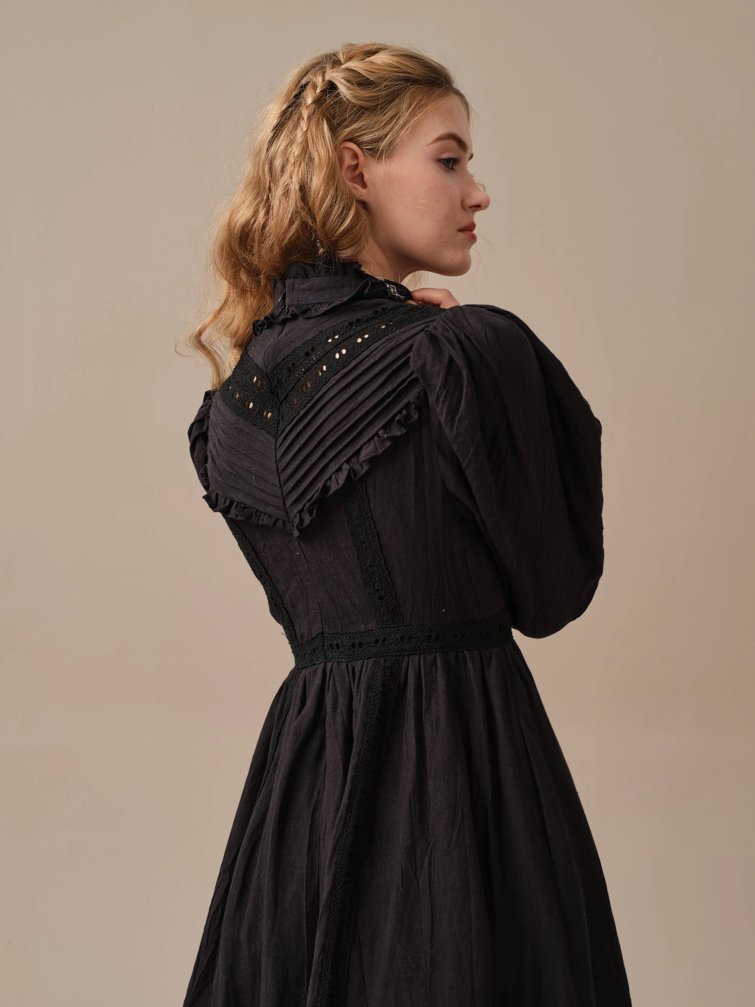 MARY 18 | VINTAGE LINEN DRESS GOWN - Image 25