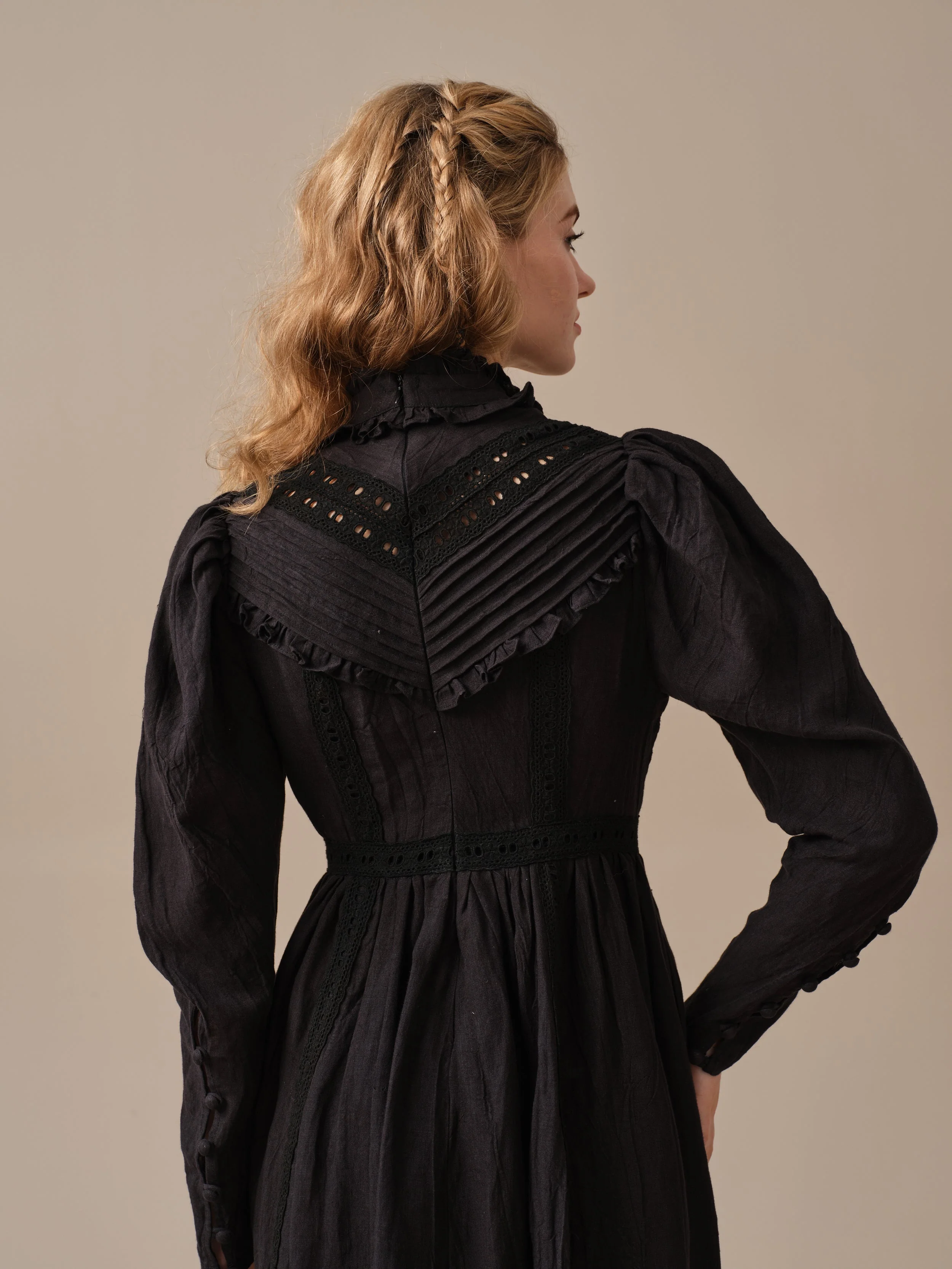 MARY 18 | VINTAGE LINEN DRESS GOWN - Image 26