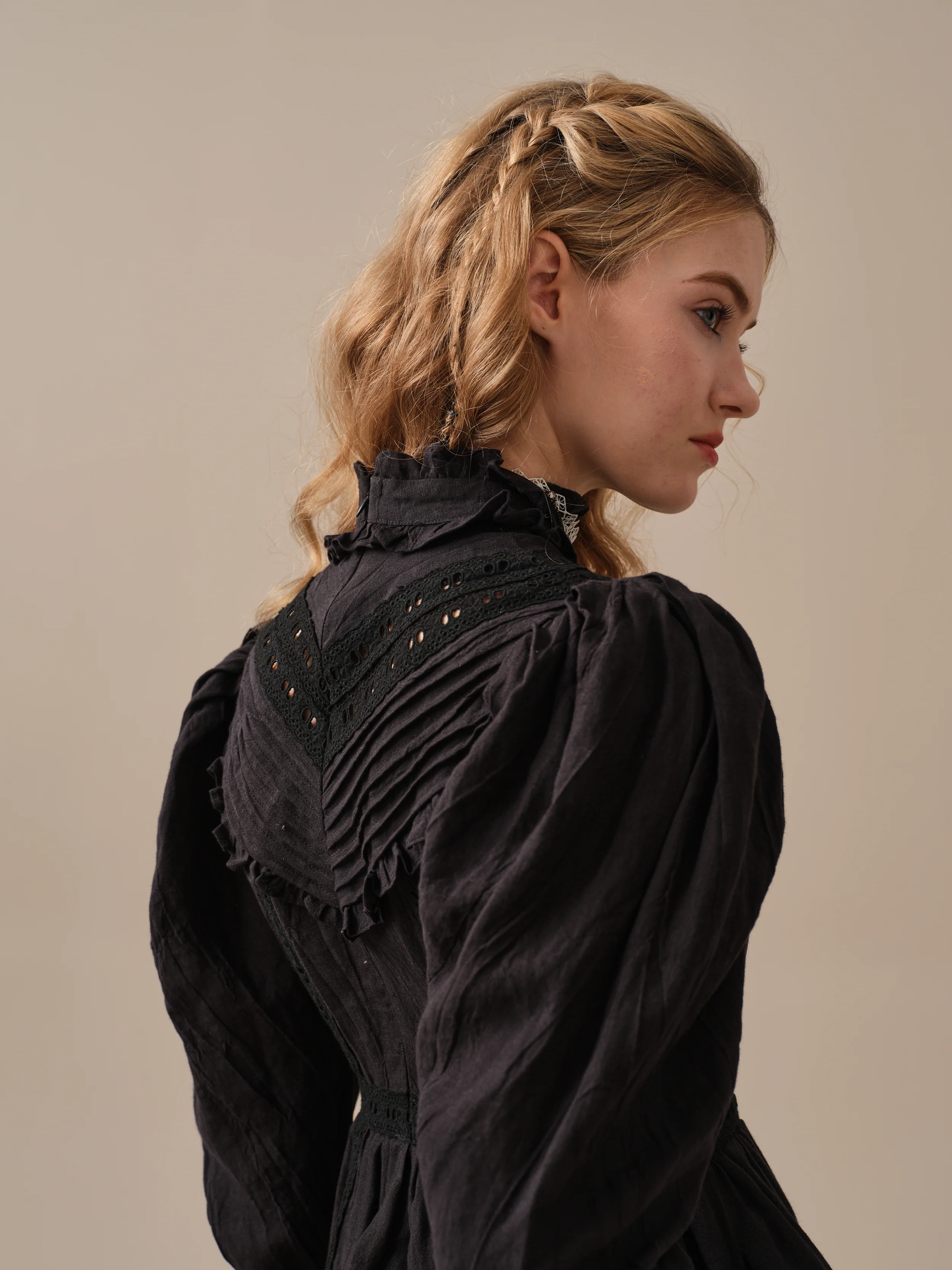 MARY 18 | VINTAGE LINEN DRESS GOWN - Image 27