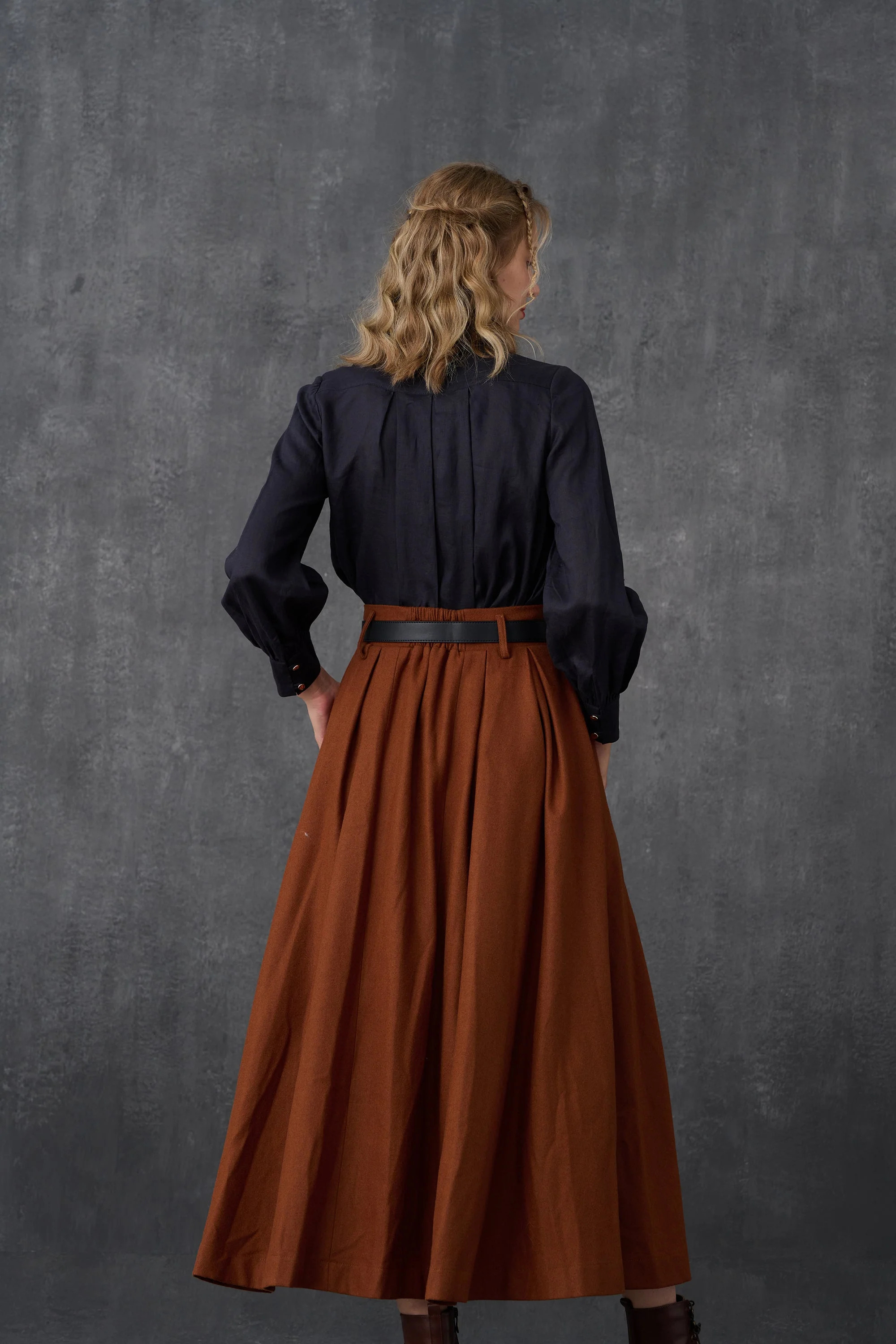 Naomi 33 |  buttoned up wool skirt in brown - Image 15