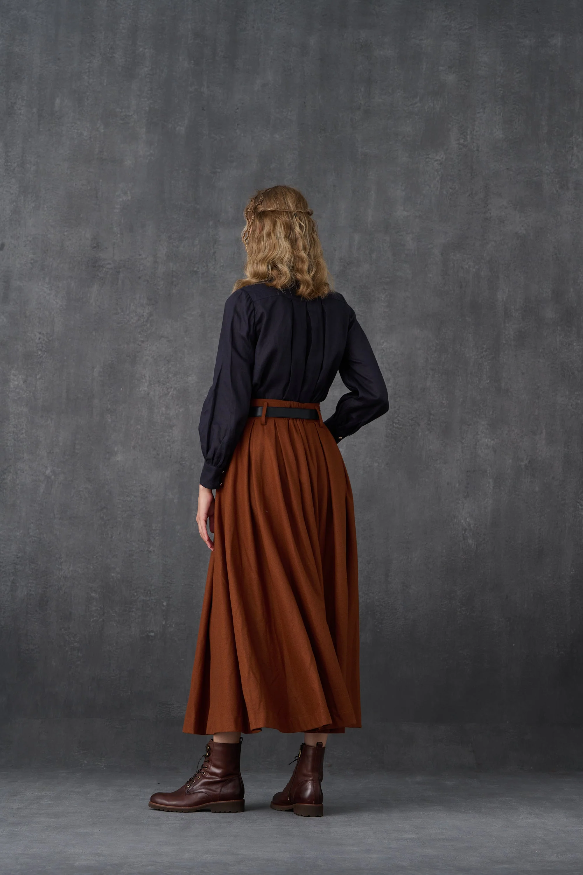 Naomi 33 |  buttoned up wool skirt in brown - Image 19